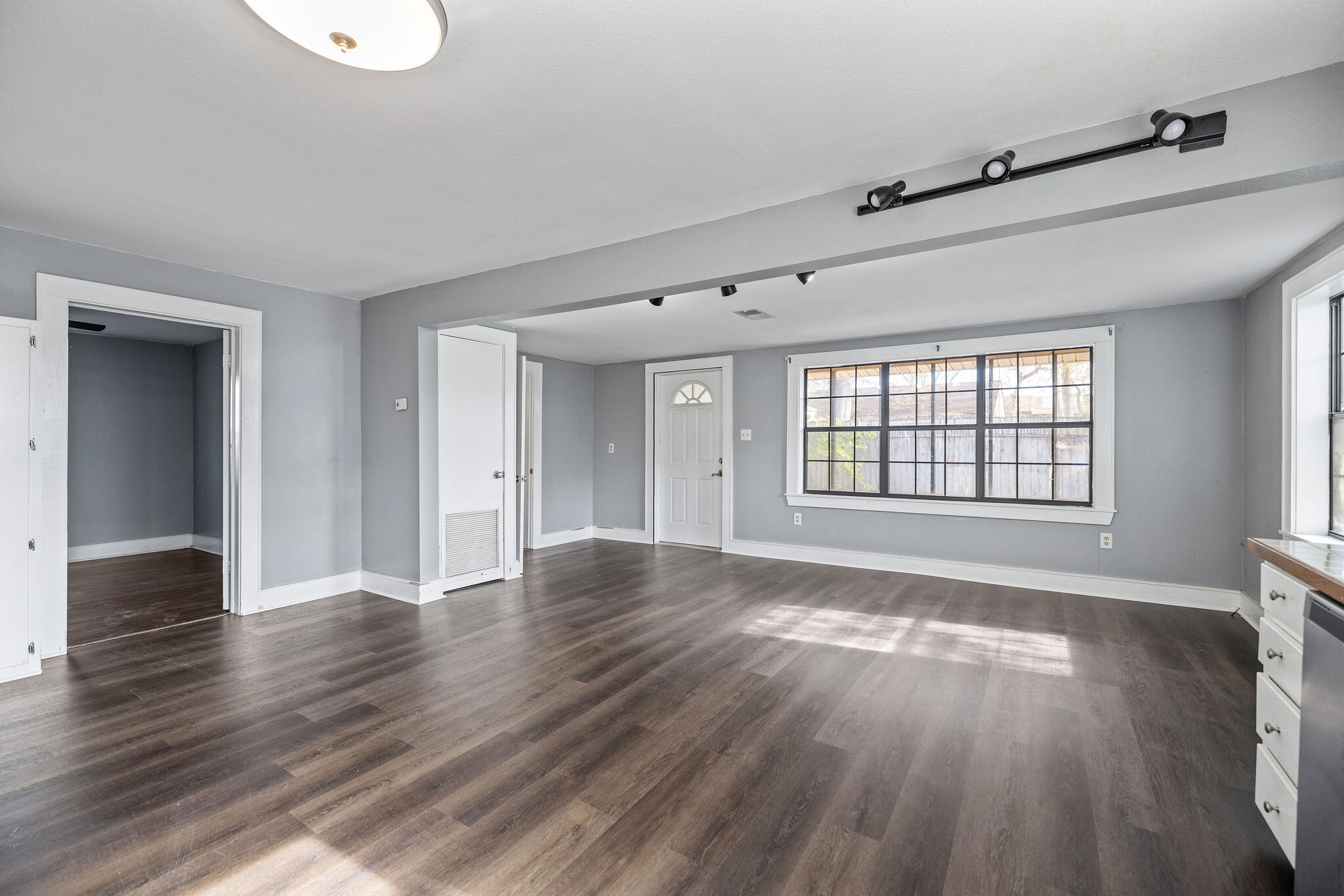 Building Photo - 160 N 7th St