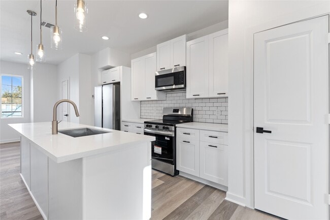 Building Photo - 3703 Nagle St