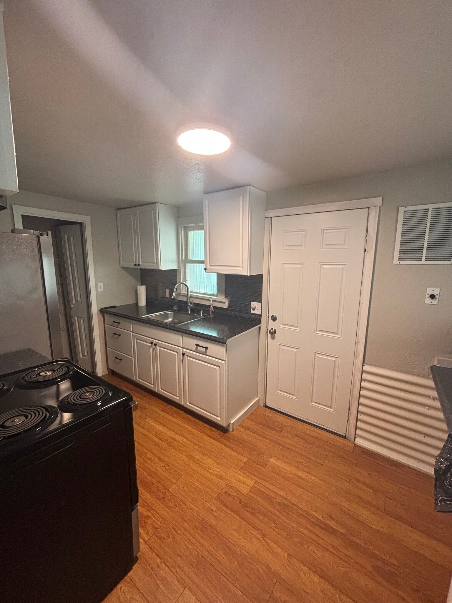 Kitchen - 306 Pine St