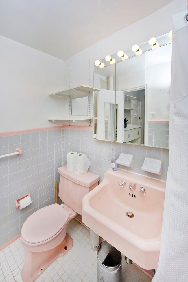 Building Photo - 1574 2nd Ave