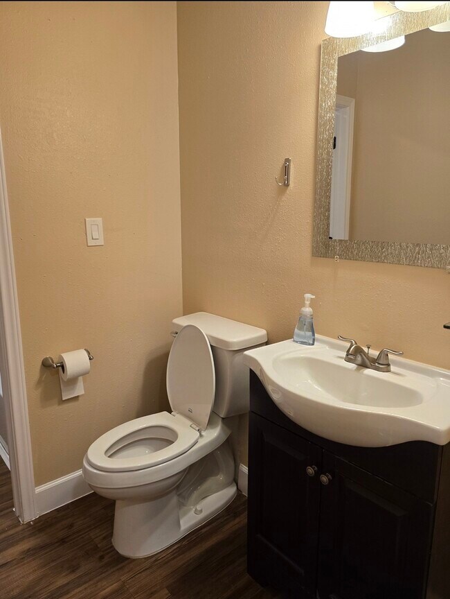 Building Photo - 2023 Barnsley Ln