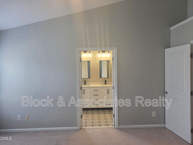 Building Photo - 124 Braeside Ct