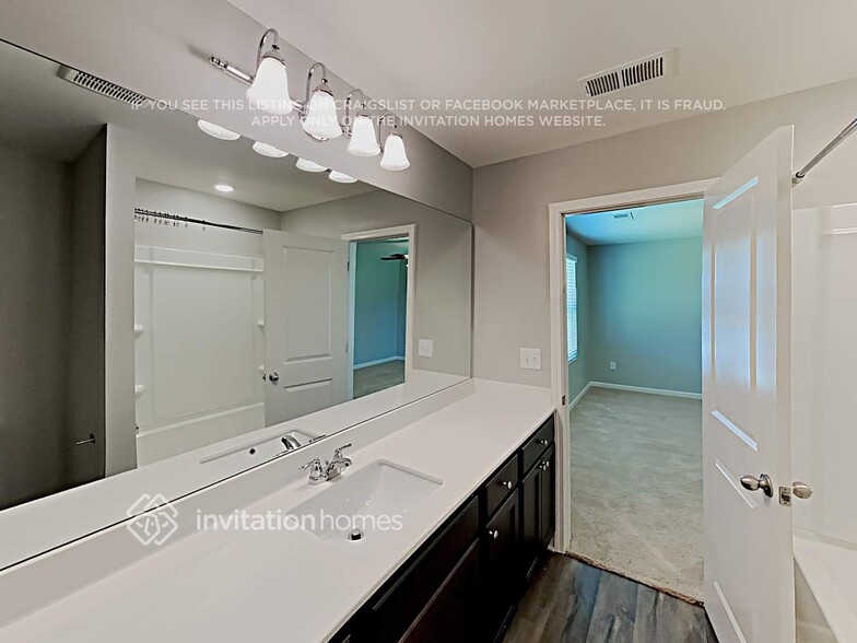 Building Photo - 115 Siena Dr