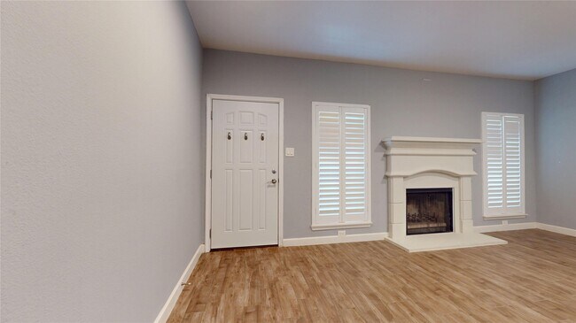 Building Photo - 2984 Holly Hall St