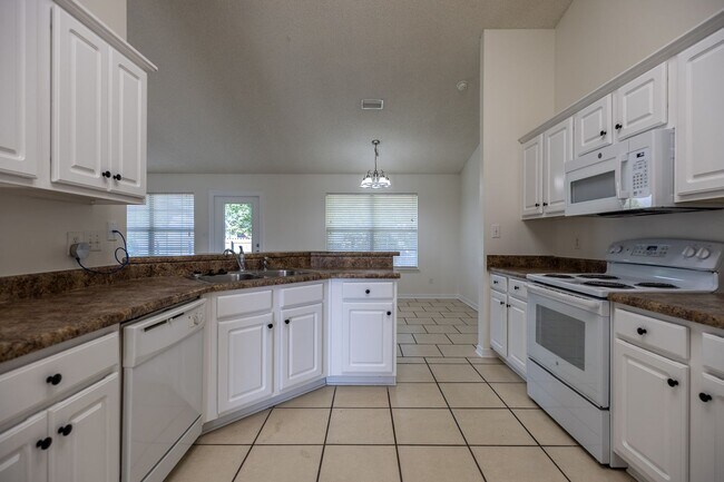 Building Photo - Beautiful Open Floor Plan