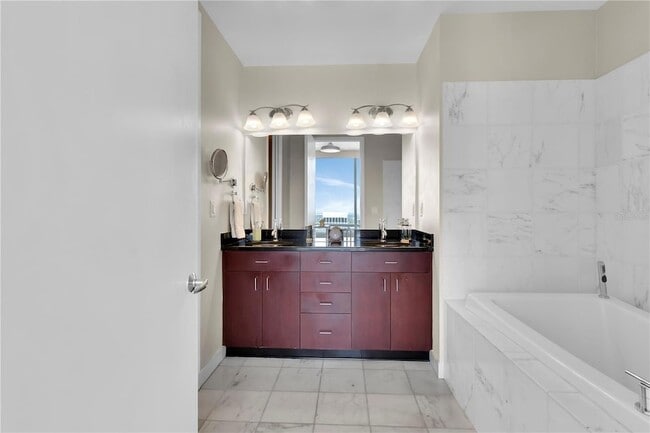 Building Photo - 150 E Robinson St