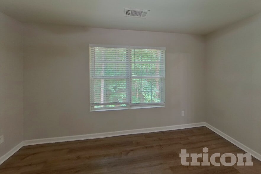 Building Photo - 210 Signet Ct