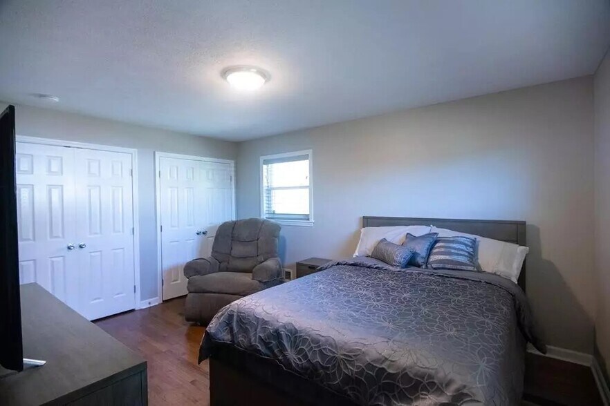 Building Photo - 614 Camellia St NE