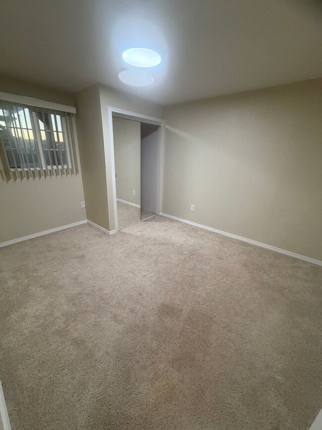 Building Photo - 3 Bed 2 Bath Home