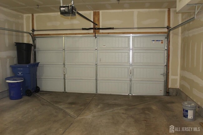 Building Photo - 6 Bond St