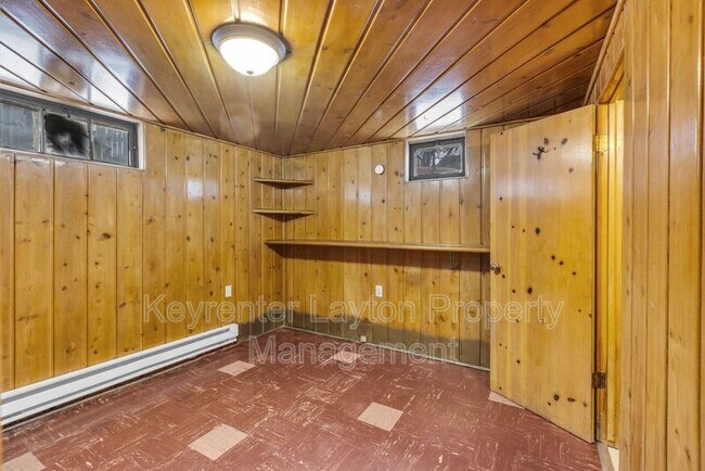 Building Photo - 12 E 250 N