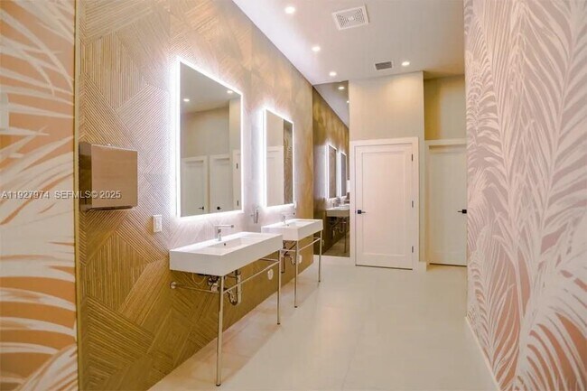 Building Photo - 19754 Dinner Key Dr