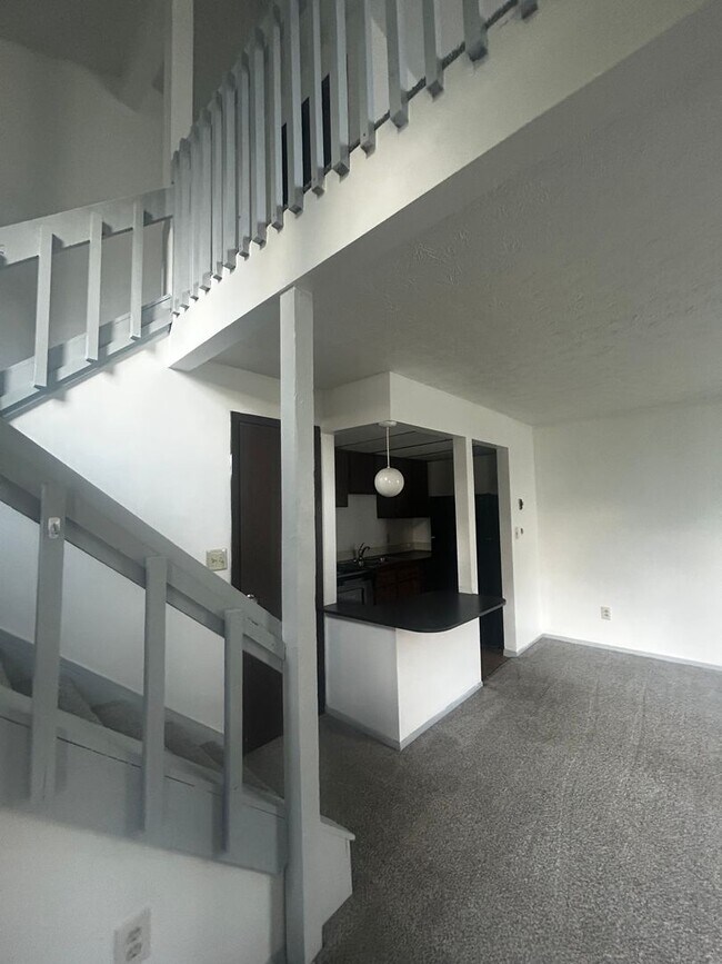 Building Photo - 1820 Anton Dr