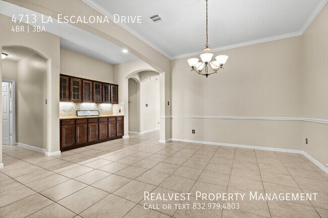 Building Photo - 4713 La Escalona Dr