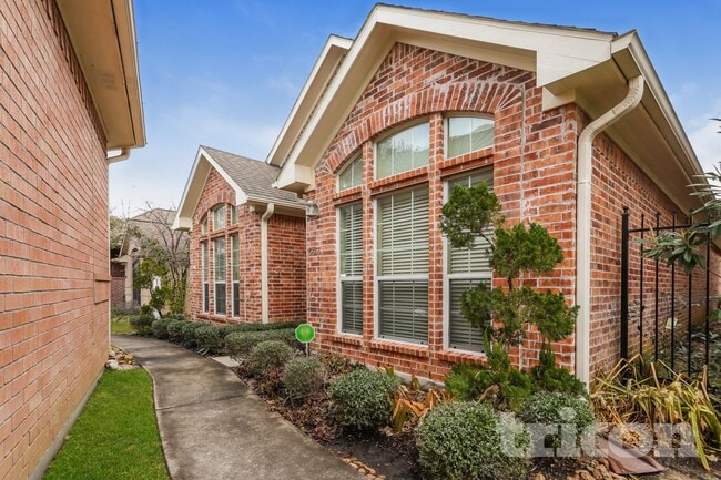 Building Photo - 6855 Tournament Dr