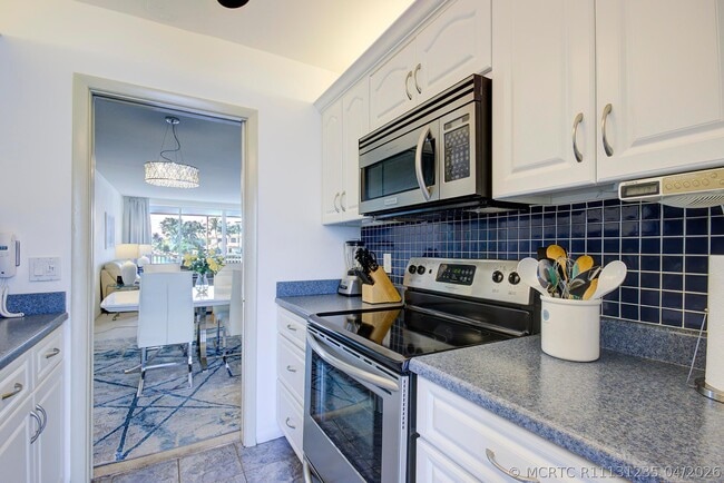 Building Photo - 3100 S Ocean Blvd