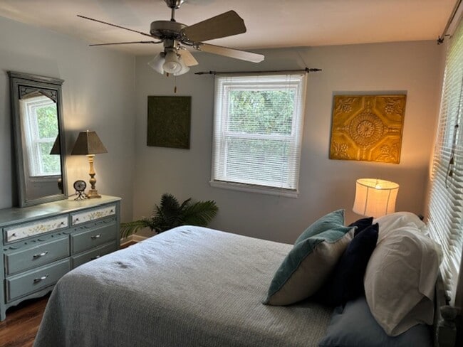 Building Photo - Knoxville 37921 - 3 bedroom, 1 Bath Upstairs Unit,  - Contact Troy Adams (865) 233-6949