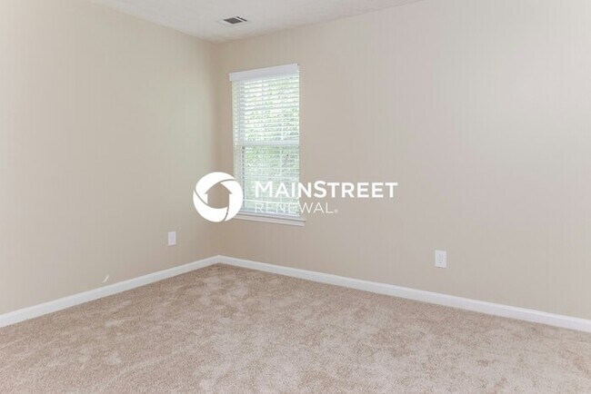 Building Photo - 4 Bedroom Pet-Friendly Home in Hampton, GA with Main Street Renewal