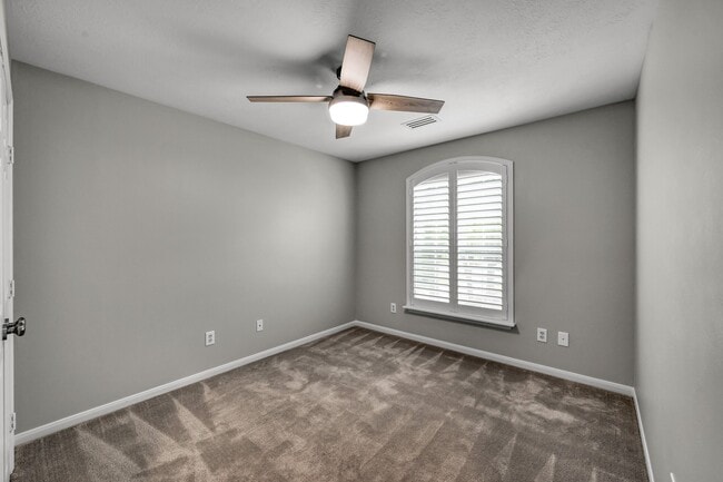 Building Photo - 23 Alderon Woods Pl