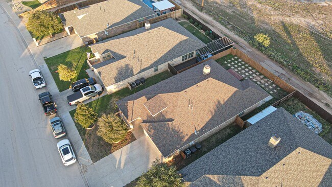 Building Photo - 5705 Champions Dr