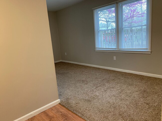 Building Photo - ABSOLUTELY ADORABLE! NEW BATHROOM! WASHER ...