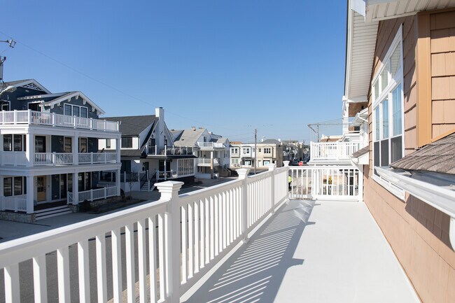 Building Photo - 107 S Richards Ave