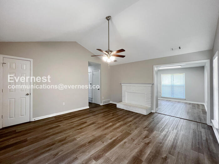 Building Photo - 886 Acorn Cove