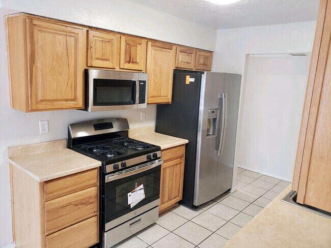 Building Photo - Spacious three-bedroom home for rent!