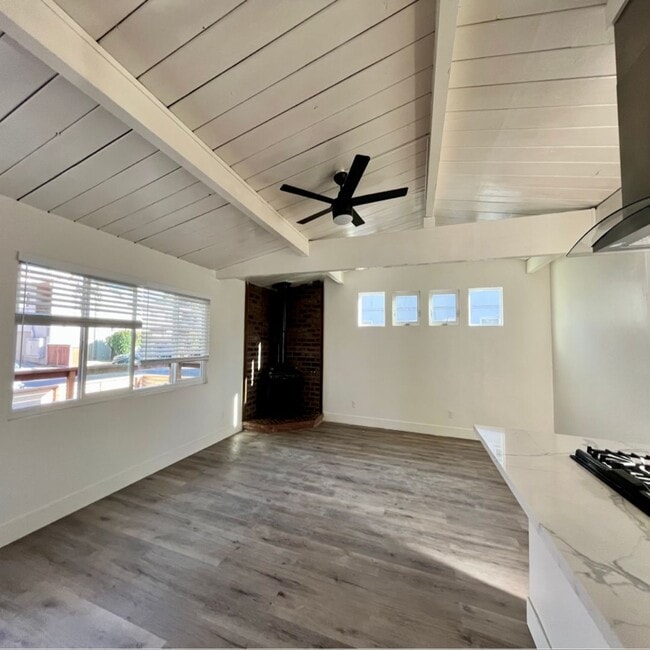 Building Photo - 4330 Kendall St