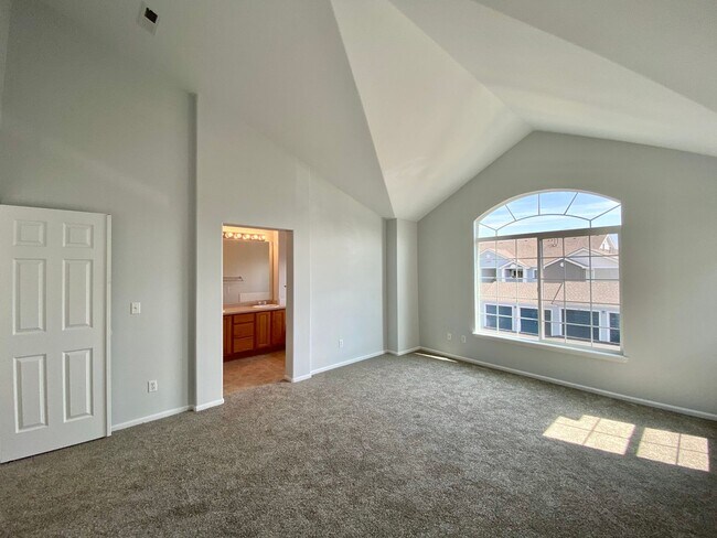 Building Photo - Fantastic Highlands Ranch Townhome - 3bed,...
