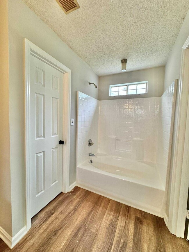 Building Photo - 2608 Clarencefield Dr
