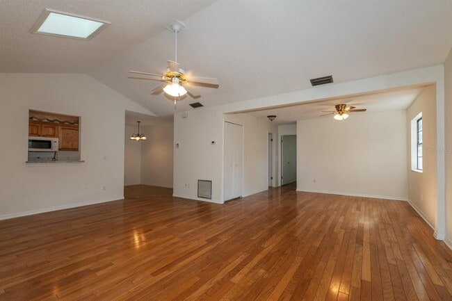 Building Photo - 1106 Golf Club Ct