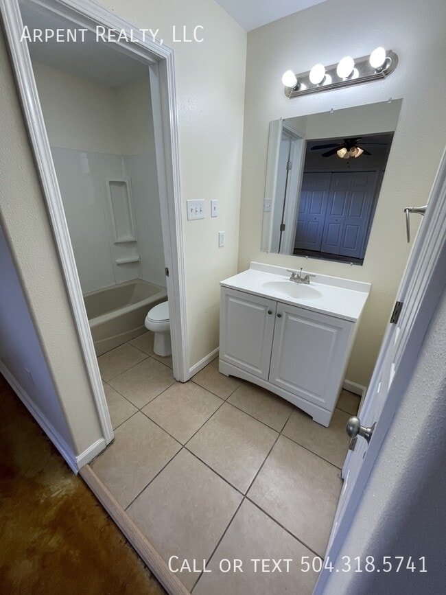 Building Photo - 3617 Charles Dr