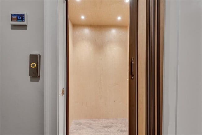 Building Photo - 345 Glen Iris Dr NE