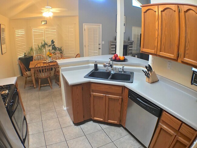 Building Photo - East El Paso 3 bed Refrig A/C