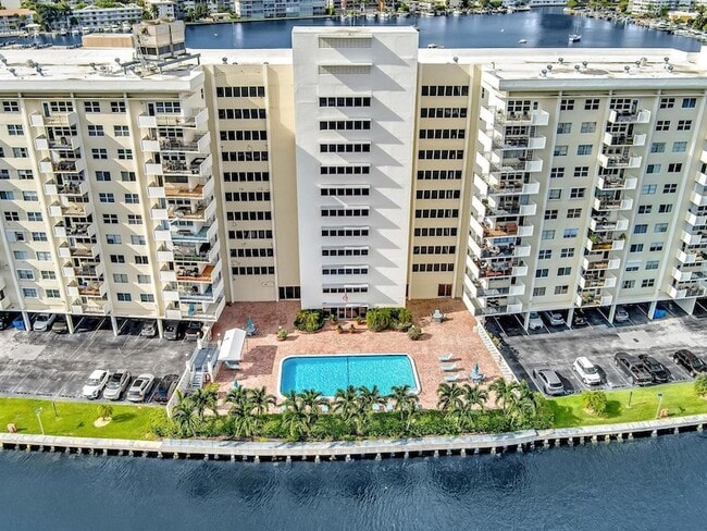 Building Photo - 401 Golden Isles Dr