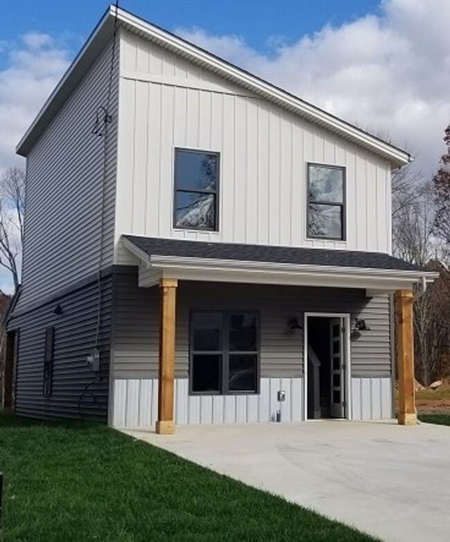 Primary Photo - Stonehaven Subdivision - 3BR, 3BA SFH