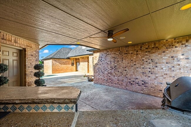 Building Photo - 404 NW 76th- Hot new listing!