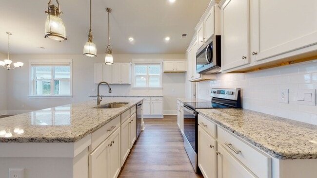 Building Photo - 3 Bedroom Home in WATERSIDE!