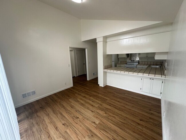 Building Photo - 547 De Leon Dr