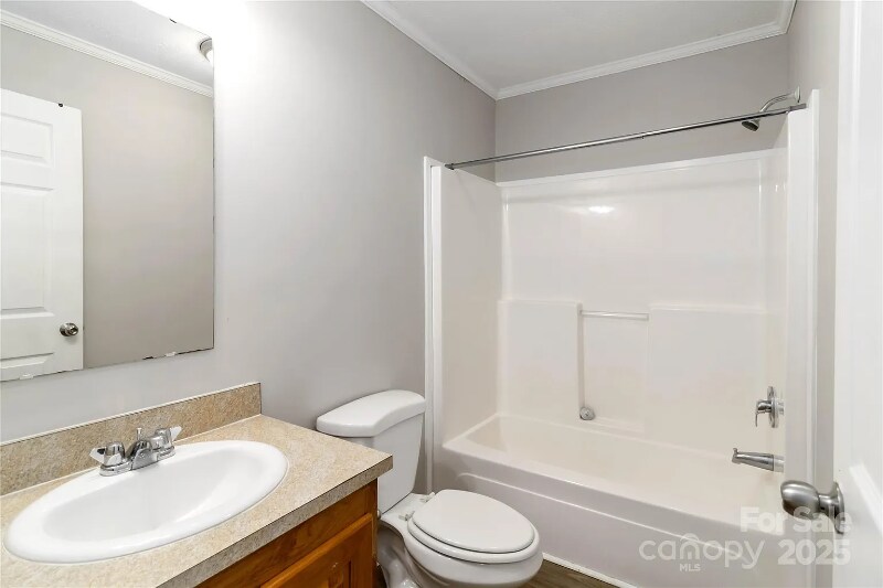 Building Photo - 2420 Creekside Dr