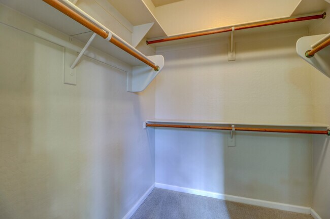 Building Photo - 15359 W Columbine Dr