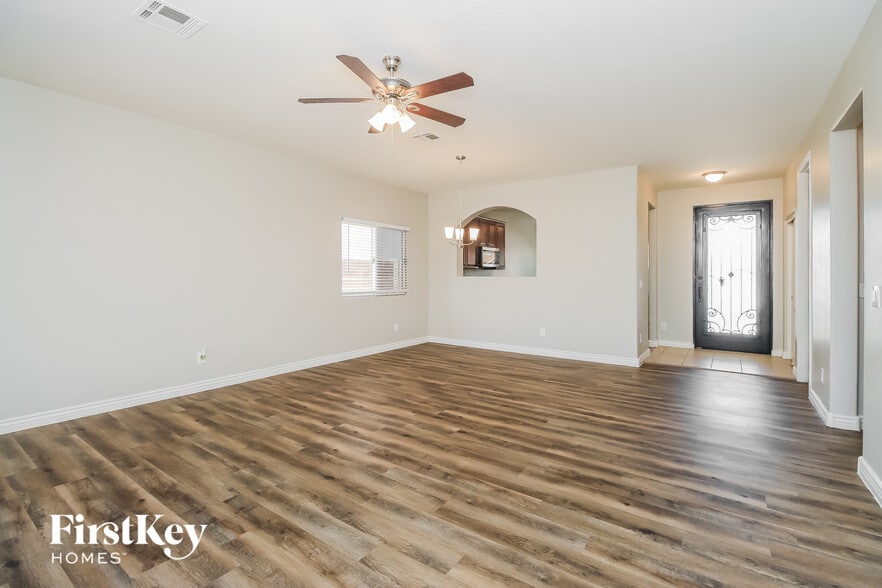 Building Photo - 677 W Mesquite Tree Ln