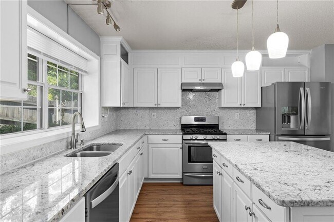 Building Photo - 13030 Carriage Park Ln
