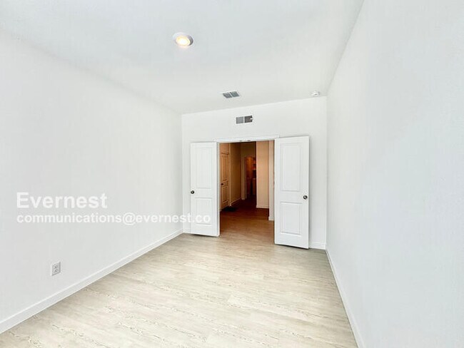 Building Photo - 1353 Rockwell Dr