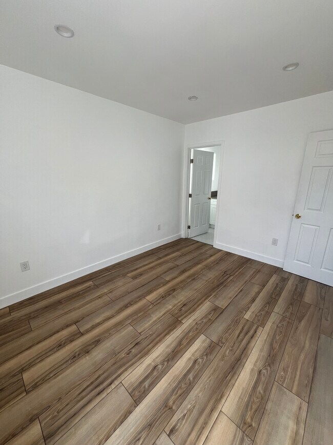 Building Photo - 3619 Edenhurst Ave