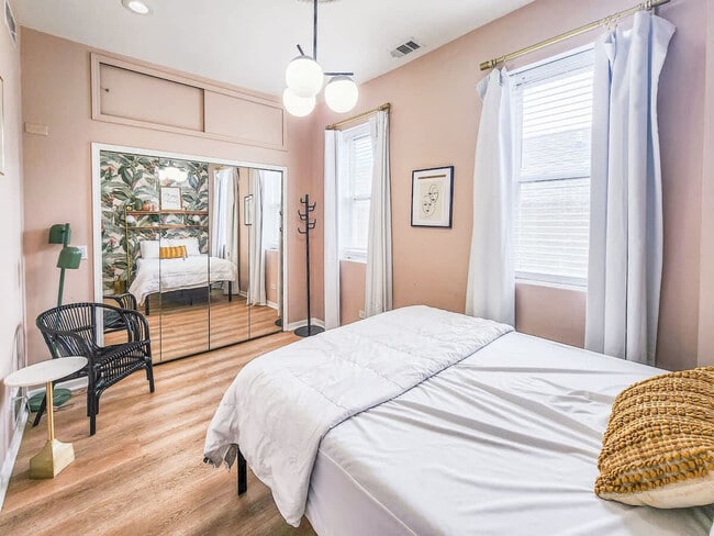 Building Photo - 1411 W Grand Ave