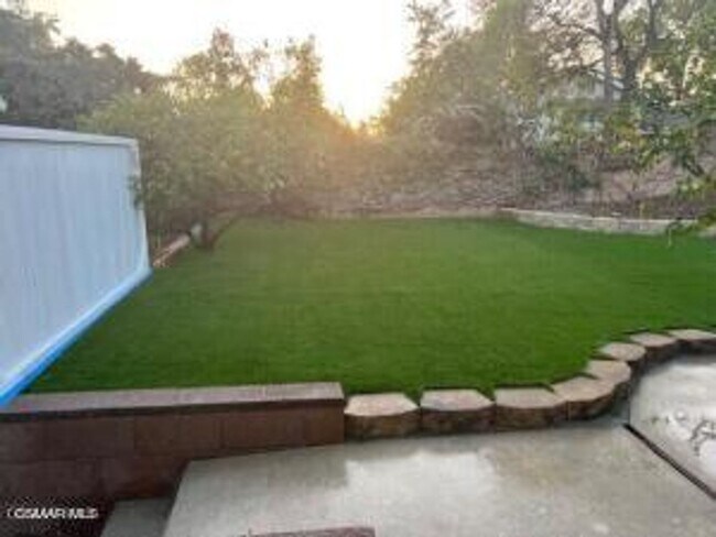 Building Photo - Beautifully updated! Stunning views from every room!