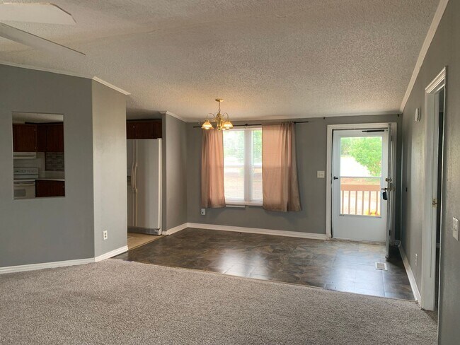 Building Photo - The perfect home is calling, cozy 3 bedroo...