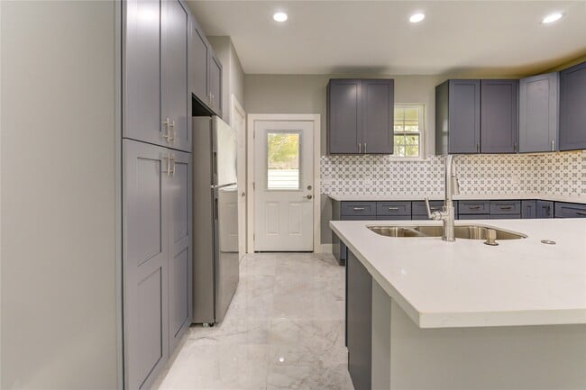 Building Photo - 1513 Sherl St